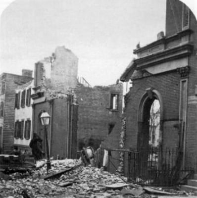Развалины тетра Брулина после пожара
