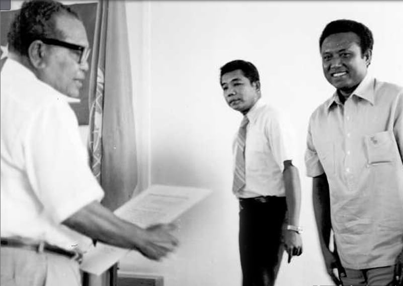 Харуо Ремелиик, президент Палау (на фото справа). Убит 30 июня 1985 г.