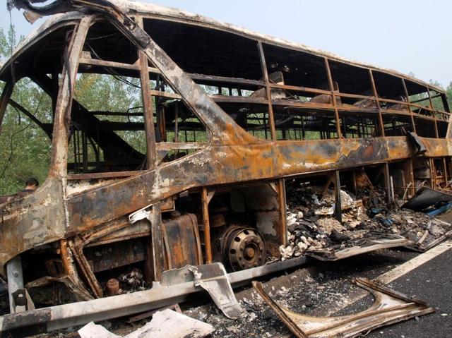 В Китае в автобусе сгорели более 40 человек. 22 июня 2011 г
